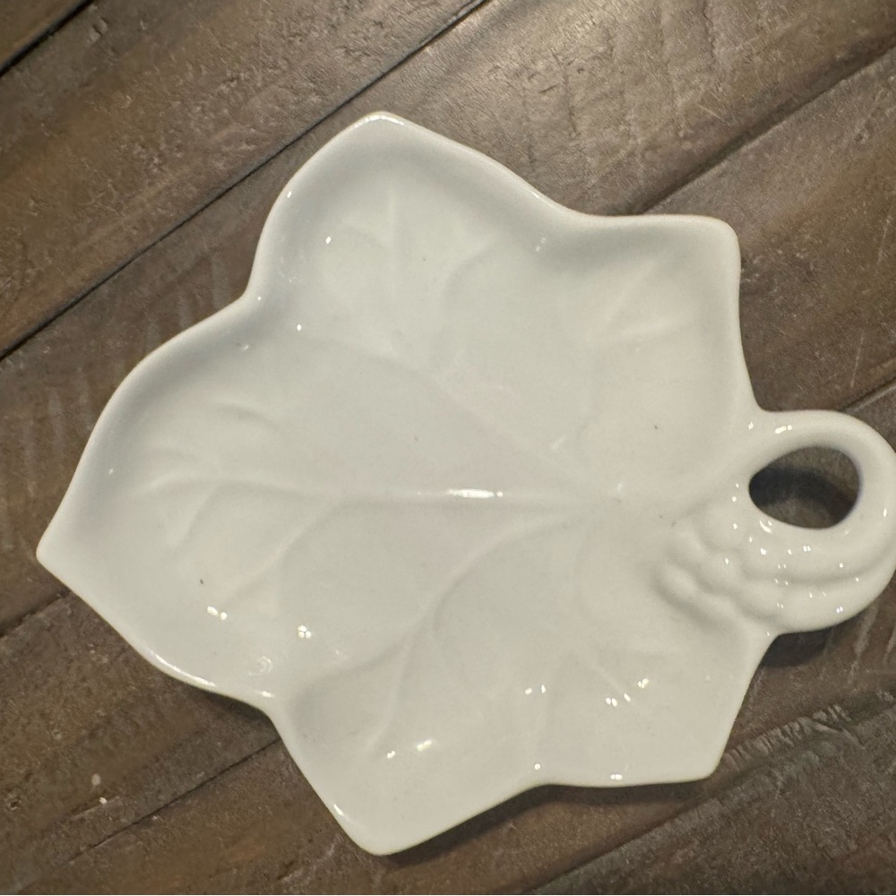 Vintage Lillian Vernon Leaf Shaped Ceramic Dish